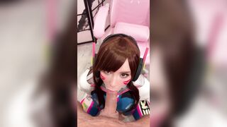 Девушка Косплеит D.Va Из Overwatch И Сосет Член До Лица